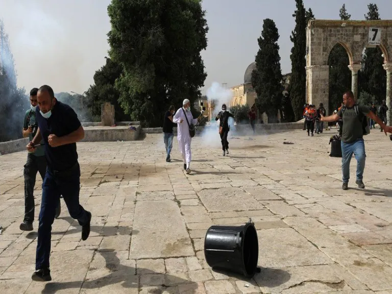 Jerusalem violence: More clashes ahead of nationalist march