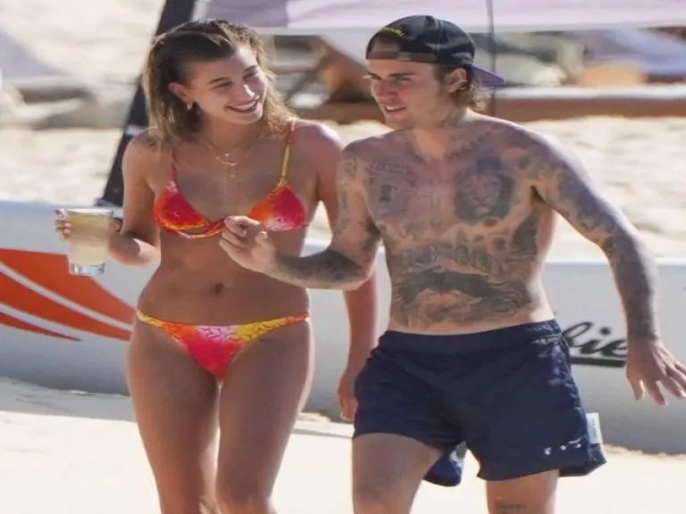 ➤Hailey and Justin Biebers "Very Affectionate" Trip to Turks and Caicos Will Give Anyone Vacation Envy